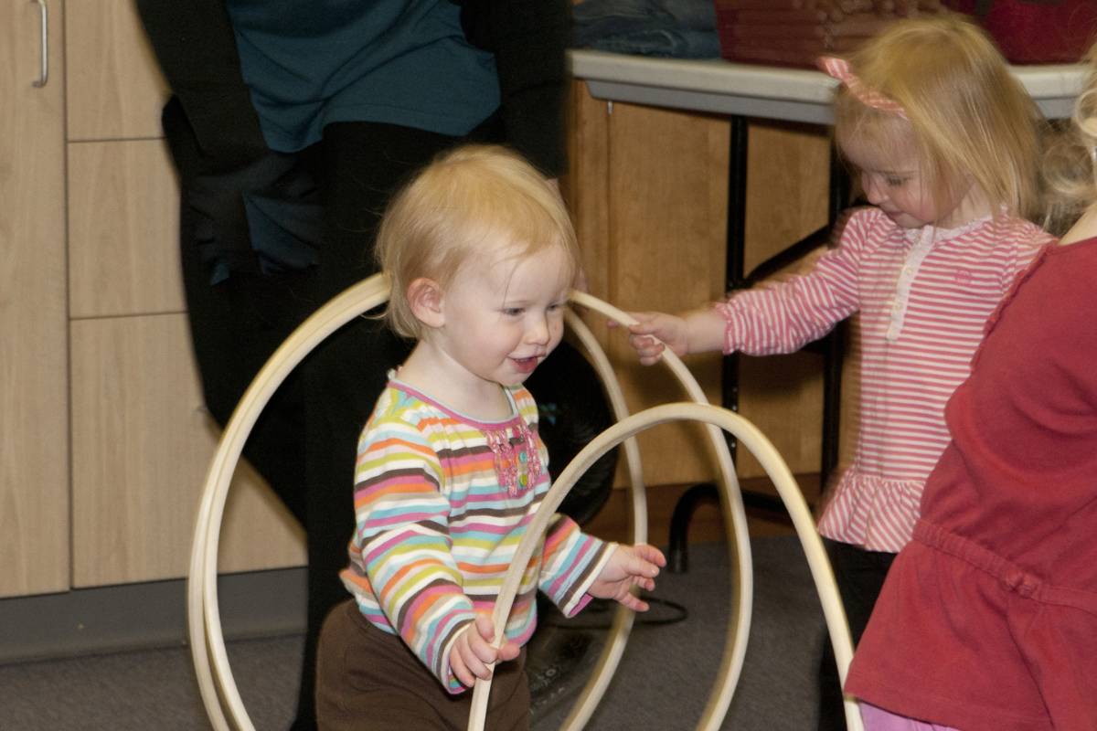 Toddlers Hoops Dancing Singing